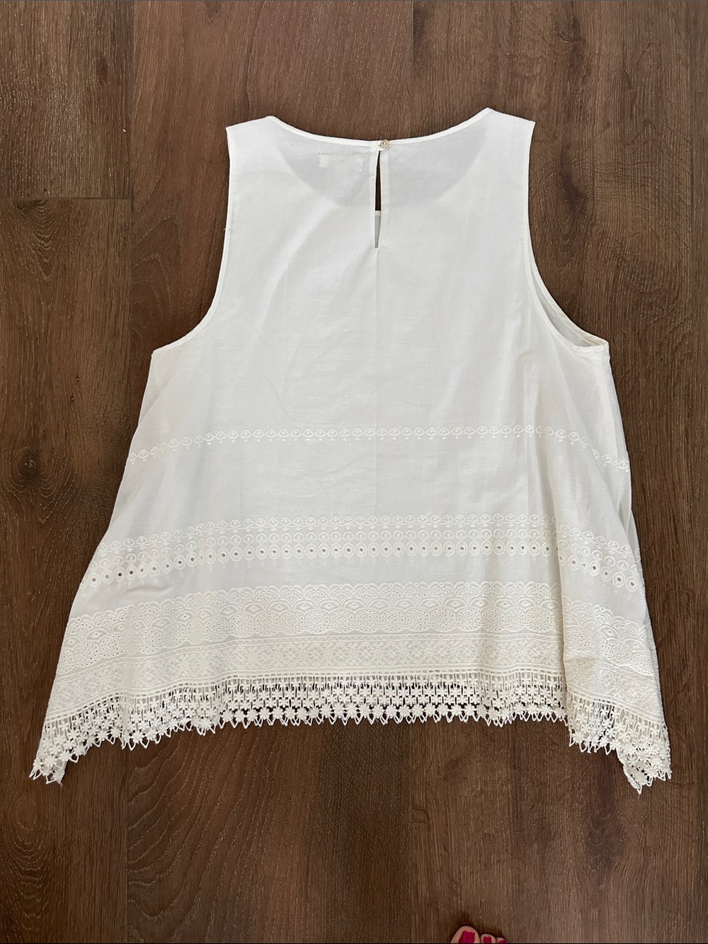 Max Studio White Eyelet Lace Tank Top - Picture 3 of 3